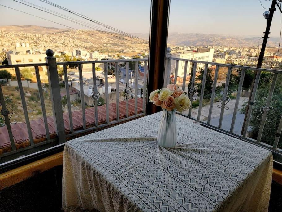 Atoom Lodge Jarash Exteriör bild